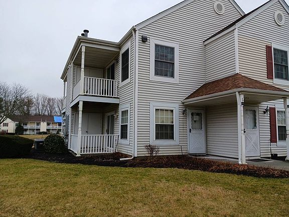 3rd image of 169 Fairview Cir #L