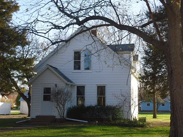 105 E 7th St photo 1