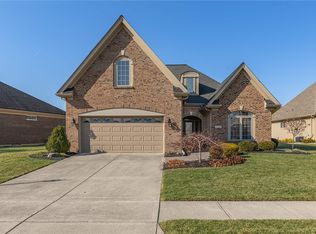 135 Winding Creek Dr, Springboro, OH 45066