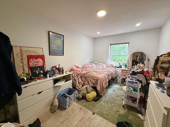 5th image of 398 Lexington Ave #3A