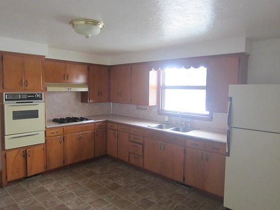 2nd image of 2330 Hawthorne Dr