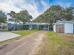 19 Estates Dr, Rockport, TX 78382