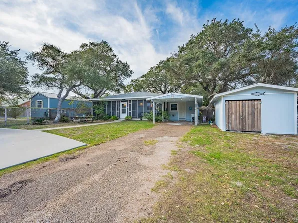 19 Estates Dr, Rockport, TX 78382