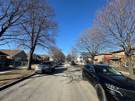 4th image of 3744 S 52nd Ct