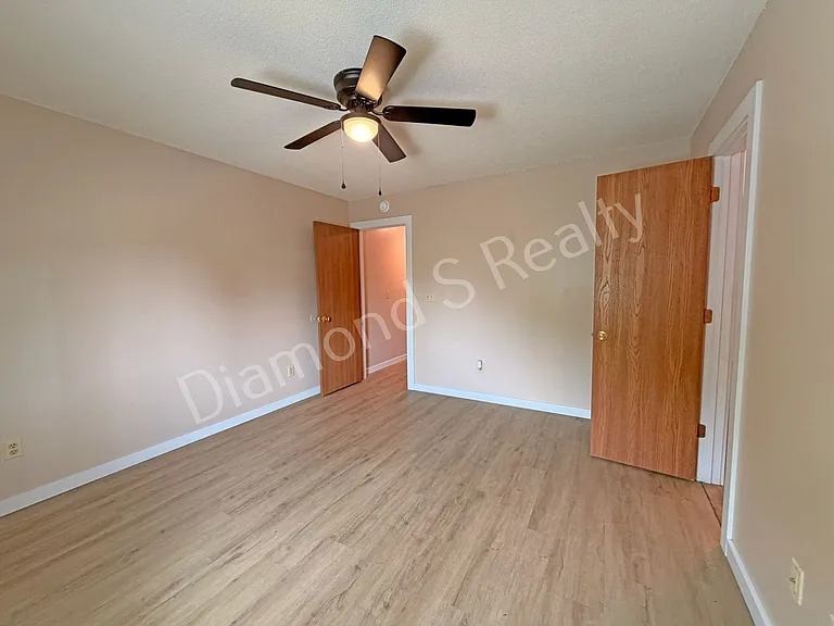 1508 W Rainey Duplex — Photo 17