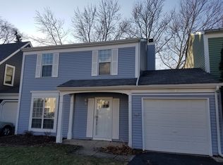 3S276 Blackthorn Ln, Warrenville, IL 60555