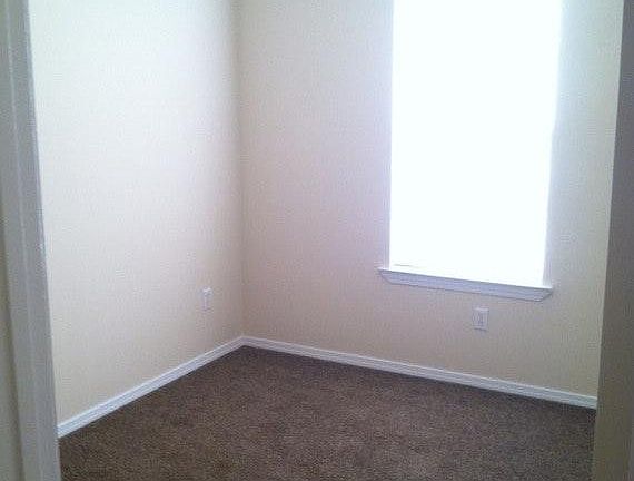 3rd image of 110 Brittany Ln