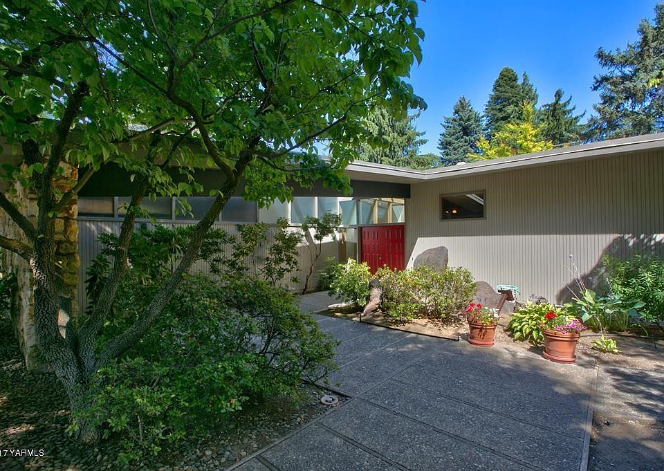 9 Gilbert Drive - Yakima, WA 98902