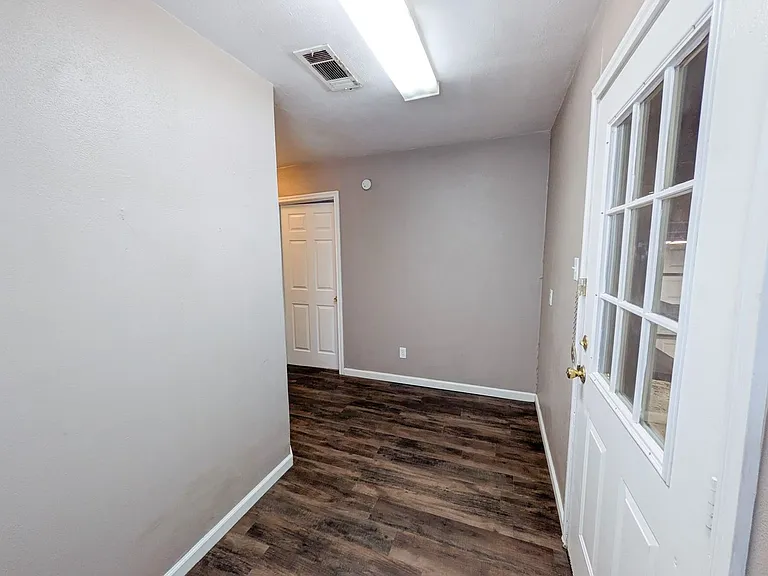 1624 Franklin Ave — Photo 7