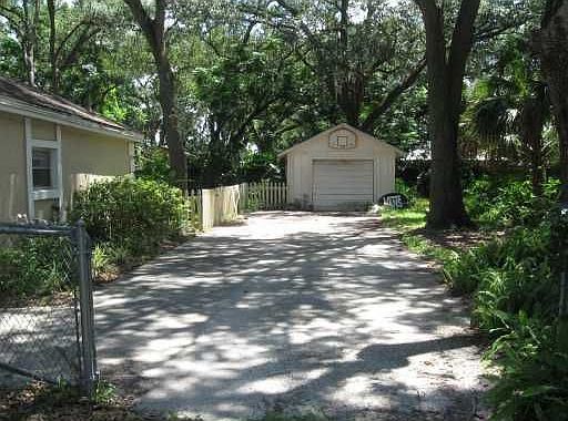 3rd image of 2809 Magnolia Ave