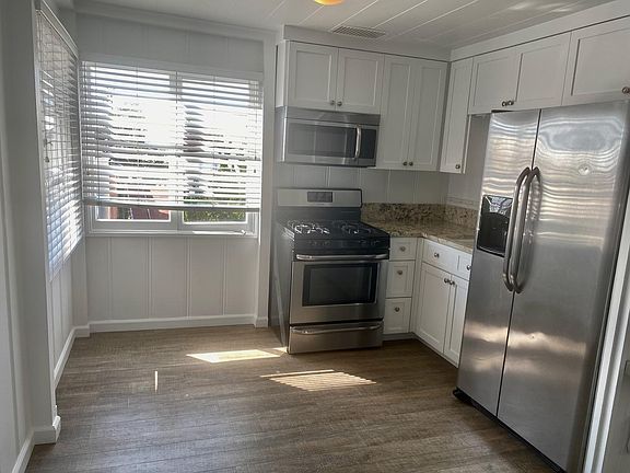 3rd image of 1451 Glenneyre St #1/2