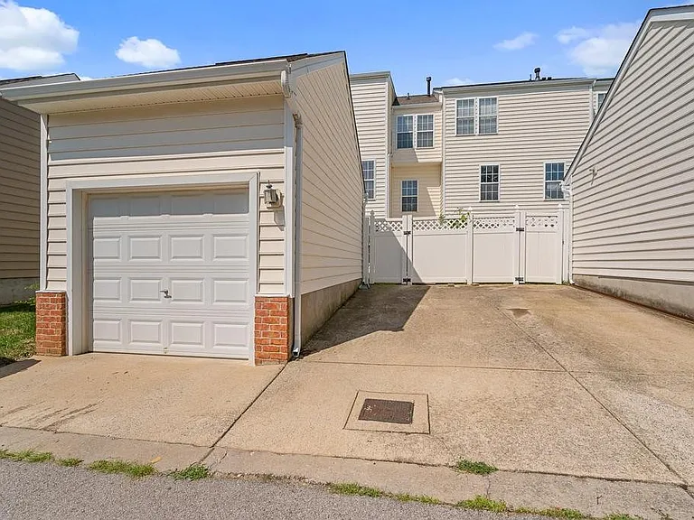 7333 Althorp Way — Photo 21