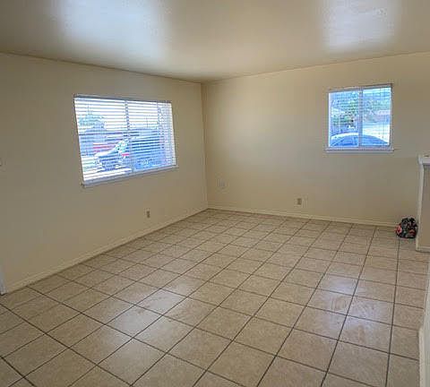 4th image of 10365 Woodberry Ct