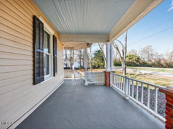 5th image of 285 E. Main St