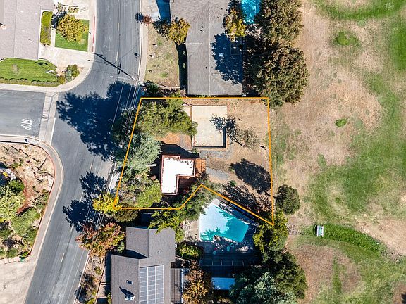 2nd image of 1091 Maple Avenue