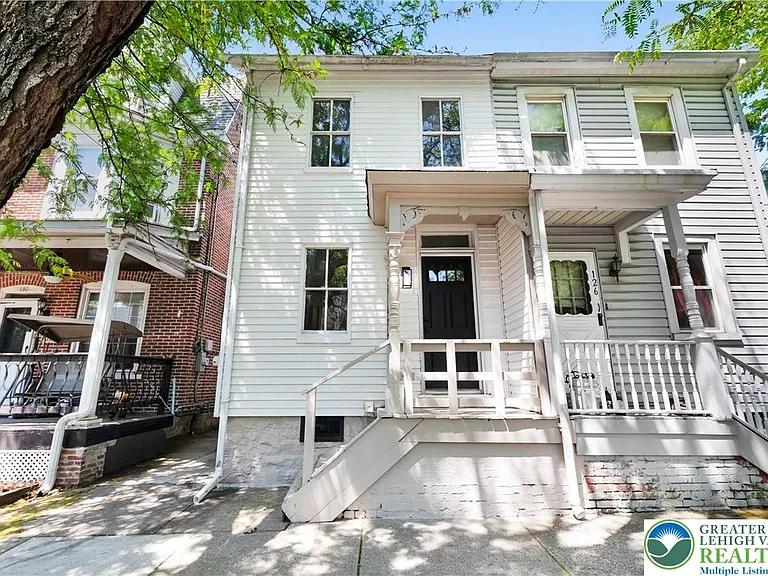 128 W Fairview St — Photo 1