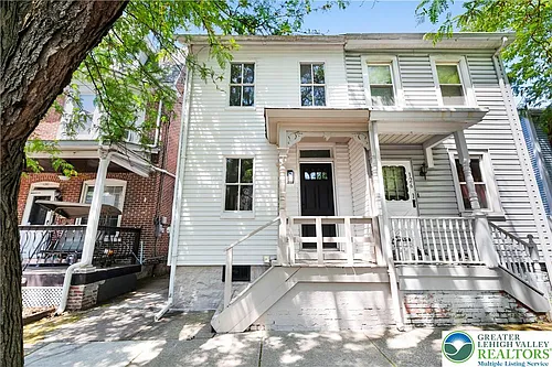 128 W Fairview St Photo 1