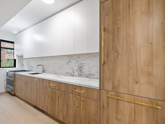 3rd image of 340 E 52nd St APT 5C