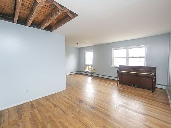 3rd image of 589 E 81st St