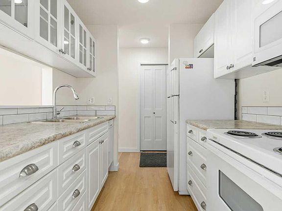 5th image of 245 E Red Deer Dr SW #207