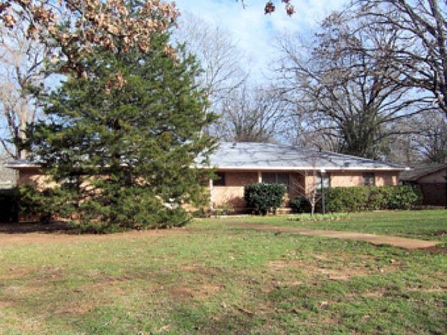 1st image of 136 Hillcrest Dr