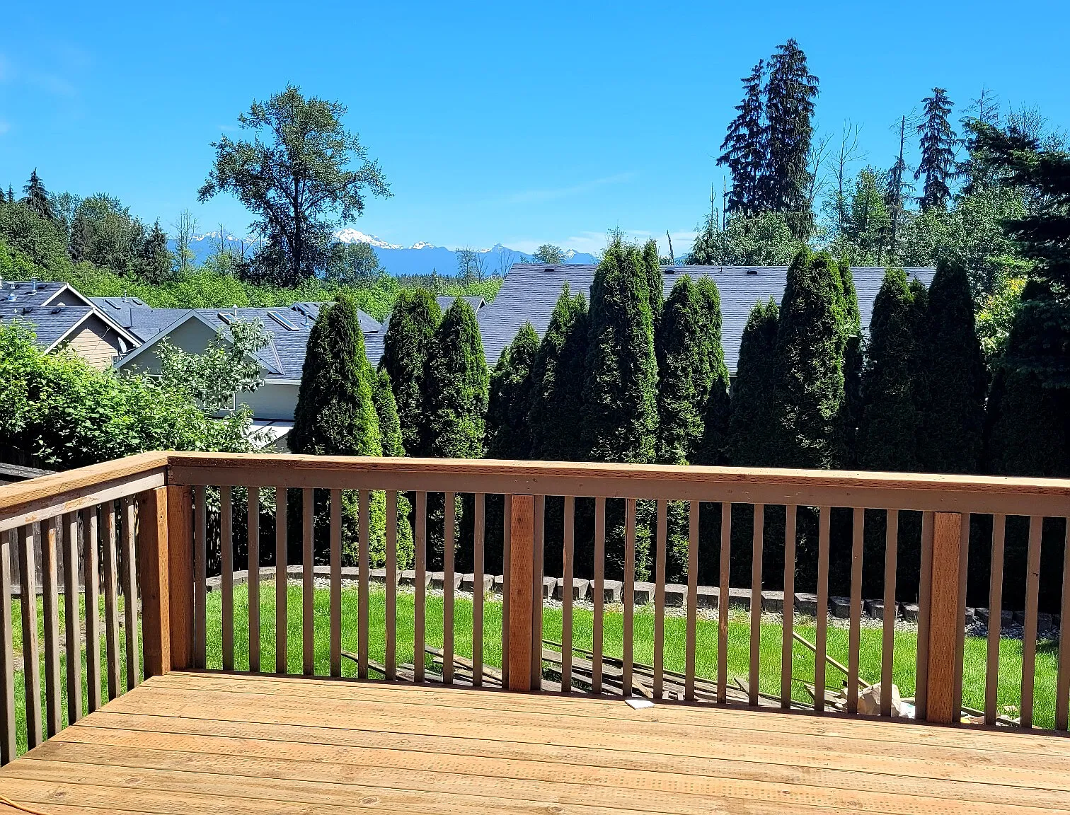 4 bed, 2.5 bath, 2042 sqft, $3,100 — Photo 2