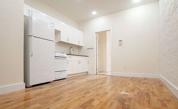 2nd image of 462 Lexington Ave APT 1R