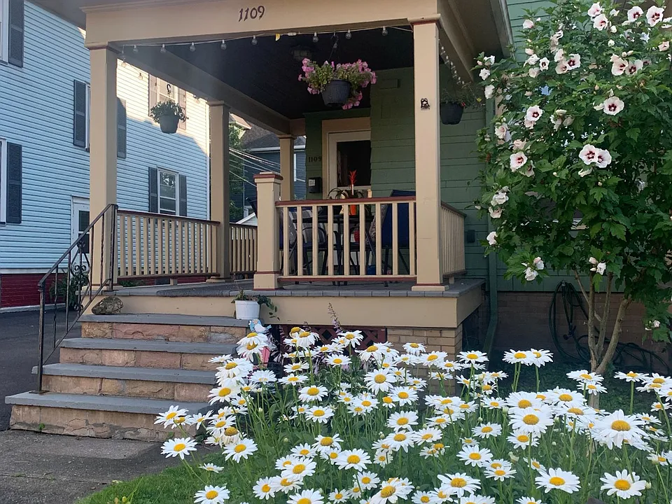1107-1109 Monroe Ave