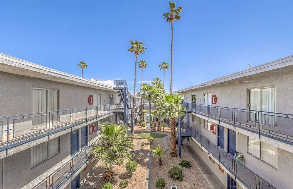 2 bed, 1.5 bath, 1175 sqft, $1,155 — Photo 3