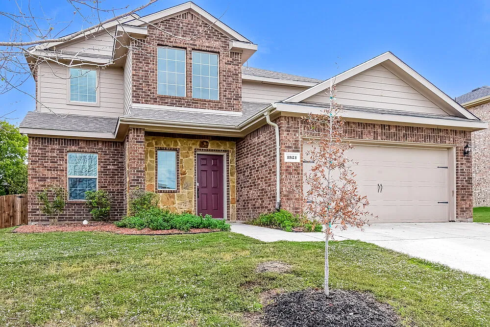 4 bed, 2.5 bath, 2586 sqft, $2,405 — Photo 4