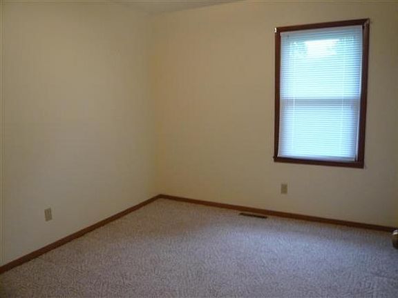 5th image of 920 Westgate Dr