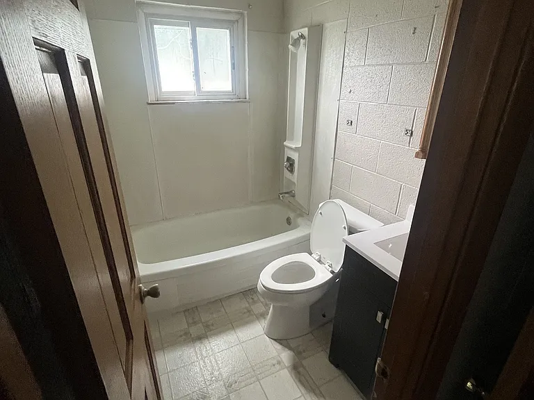 404 S Main St #4 — Photo 5