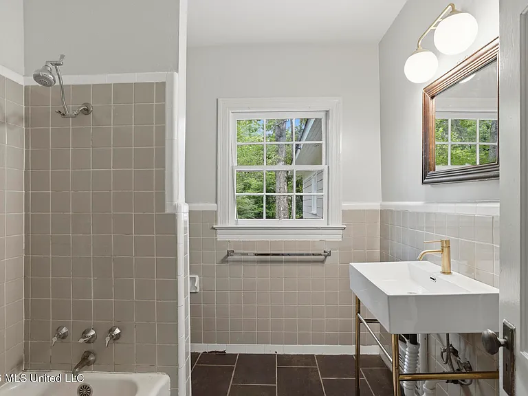 4047 Robin Dr — Photo 25