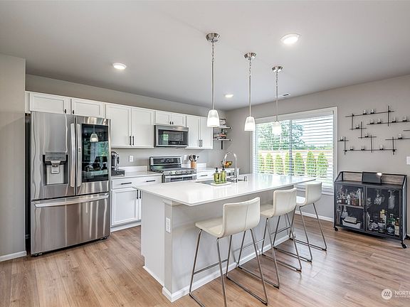 2nd image of 2204 Seven Oaks Street SE