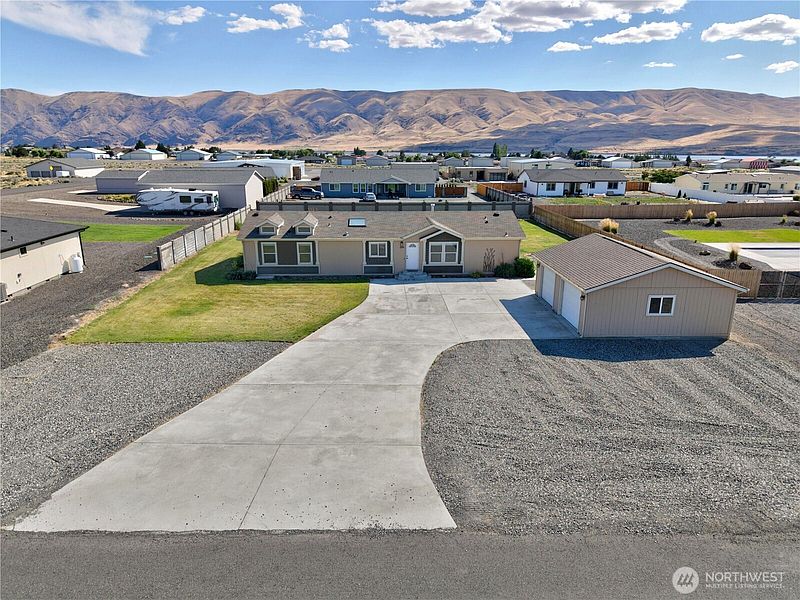 2nd image of 204 Davidson Boulevard SW