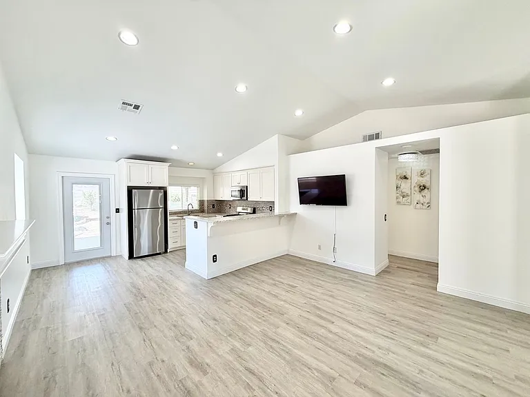39721 Rustic Glen Dr — Photo 8