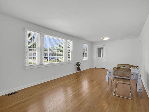 4th image of 7416 Gravely Ct