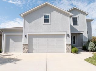 8492 Valley Spring Dr, De Soto, KS 66018