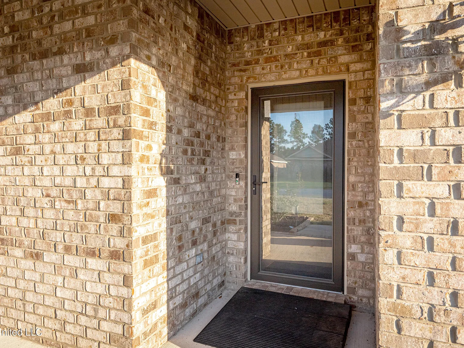 4 bed, 2.5 bath, 2353 sqft, $2,500 — Photo 3