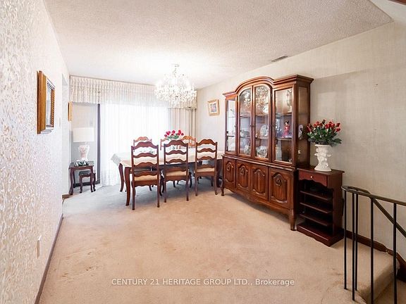 5th image of 10 Antibes Dr