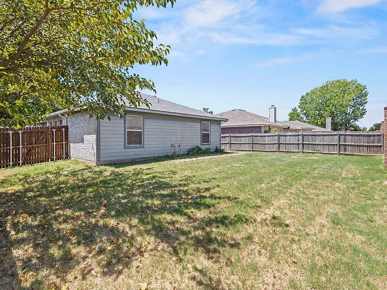 1011 Waterview Dr — Photo 19