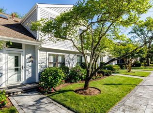 50 Hubbard Ln Unit 122, Southampton, NY 11968