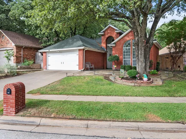 4910 Canberra Ln, Arlington, TX 76017