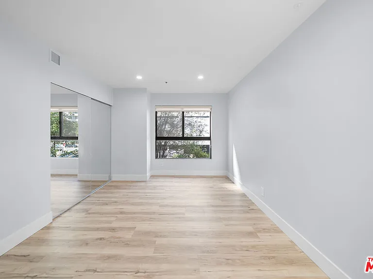 727 S Ardmore Ave #108 — Photo 18