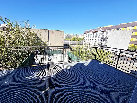 Rented by Voro Purple LLC | media 44