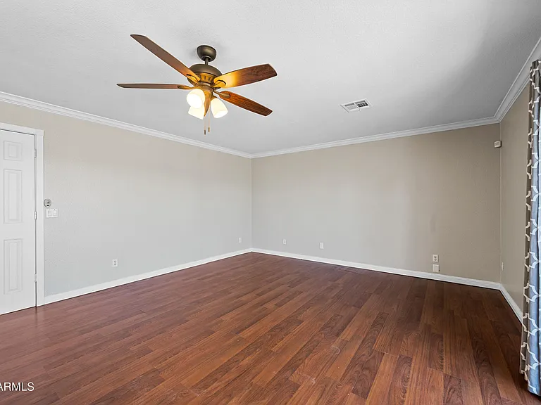 210 E Jasper Ct — Photo 5