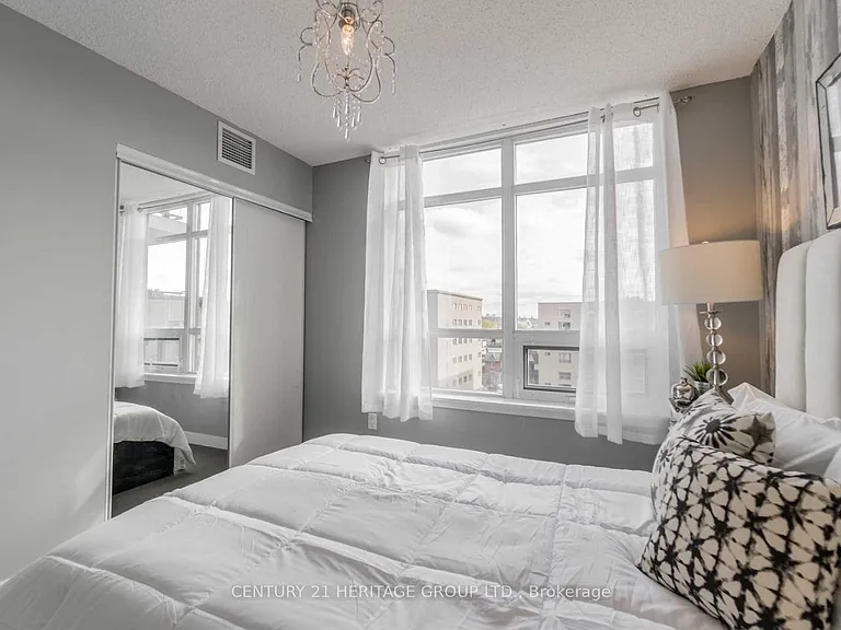 621 Lansdowne Ave #812 — Photo 3