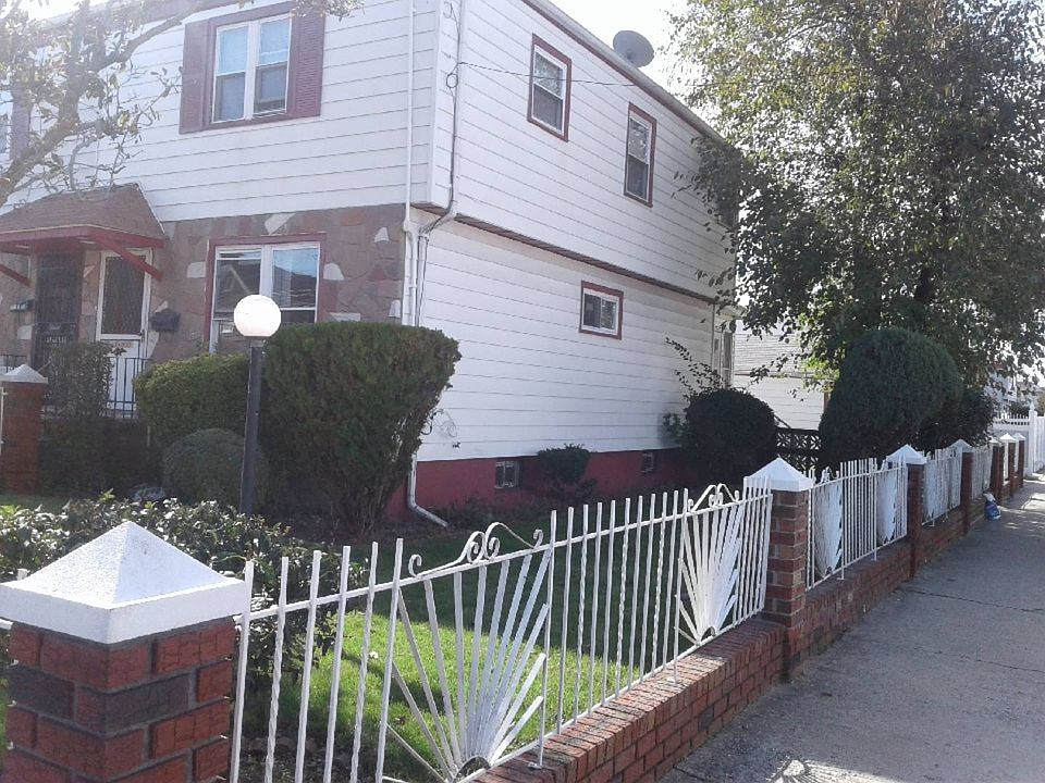 1st image of 11702 203rd St