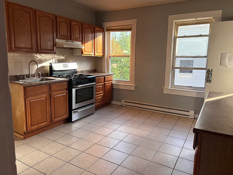 18 Esther St #3 — Photo 4