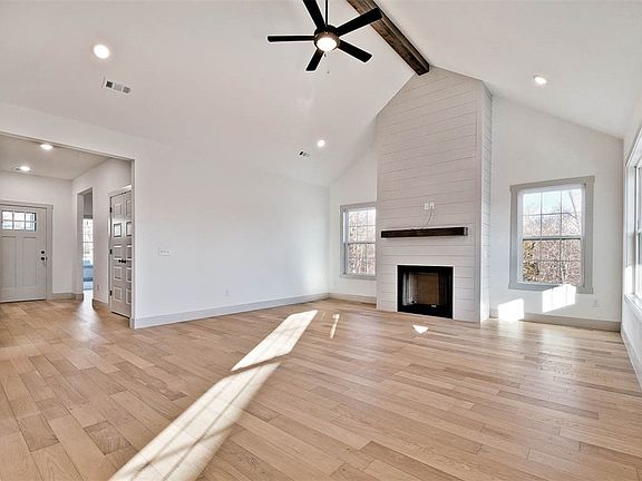 3rd image of 12 Kirkwall Dr